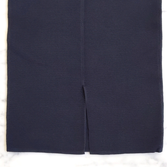 NWT. Uniqlo Cotton and Nylon Ripple Long Pencil Skirt. - Picture 5 of 8